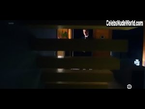 Catrinel Marlon in La porta rossa (series) (2017) 2