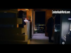 Catrinel Marlon in La porta rossa (series) (2017) 5