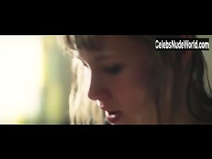 Alina Levshin in Kriegerin (2011) 10