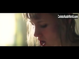 Alina Levshin in Kriegerin (2011) 8