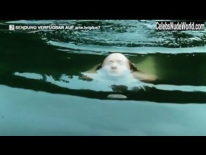 Alina Levshin in Im Angesicht des Verbrechens (series) (2010) 1