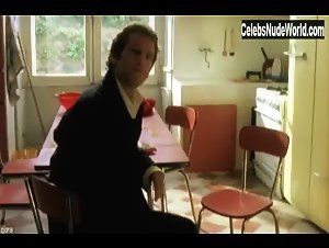 Audrey Tautou Flashing , boobs in Boiteux: Baby blues (1999) 4