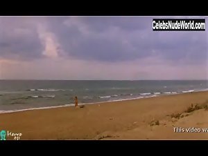 Hanna Schygulla Beach , Hairy Pussy in Storia di Piera (1983) 16