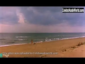 Hanna Schygulla Beach , Hairy Pussy in Storia di Piera (1983) 20