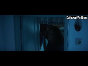 Ariane Labed in Voir du pays (2016) 12