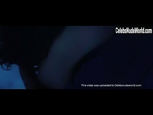 Ariane Labed in Voir du pays (2016) 15