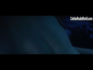 Ariane Labed in Voir du pays (2016) 16