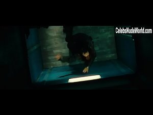 Aura Garrido in El cuerpo (2012) 1