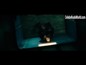 Aura Garrido in El cuerpo (2012) 2