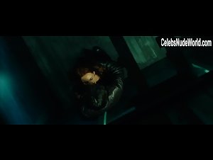 Aura Garrido in El cuerpo (2012) 5