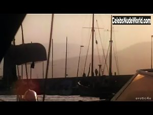 Monique Gabrielle Hot , Blonde in Emmanuelle 5 (1987) 17