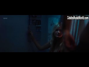 Sophie Kennedy Clark in Obey (2018) 15