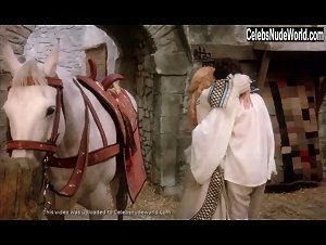 Andrea Lawrence in Countess Dracula (1971) 3