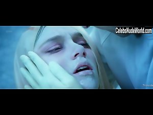 Jelly Howie in Loom (short) (2002) 19