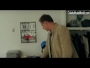 Jennifer Decker in Un beau voyou (2018) 13