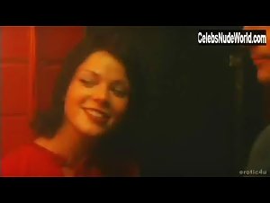 Jessica Schwarz Hot , Kisssing in Kalter Fruhling (2004) 1