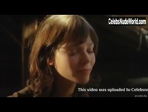 Jessica Schwarz boobs , Blonde in Rote Kakadu (2006) 15