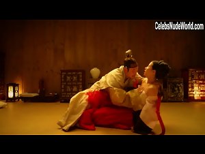Jo Yeo-jeong in Hoo-goong: Je-wang-eui cheob (2012) 7