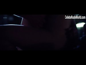Julie Christiansen in Mens vi lever (2017) 12