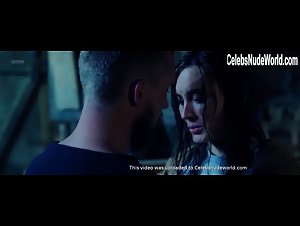 Julie Christiansen in Mens vi lever (2017) 4