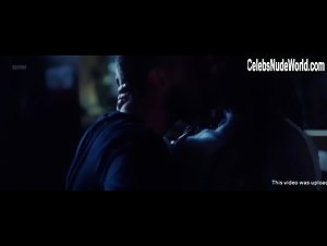 Julie Christiansen in Mens vi lever (2017) 8