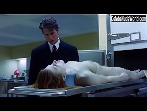 Julienne Davis in Eyes Wide Shut (1999) 14