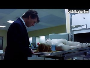 Julienne Davis in Eyes Wide Shut (1999) 16