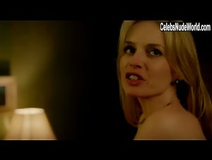 Kelly Curran in Grizzly (2014) 17