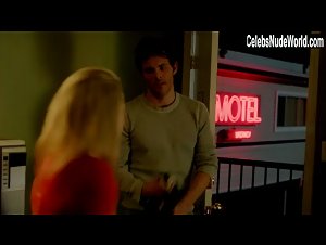 Kelly Curran in Grizzly (2014) 19