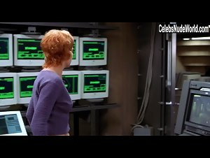 Kim Dickens in Hollow Man (2000) 18