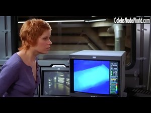 Kim Dickens in Hollow Man (2000) 19