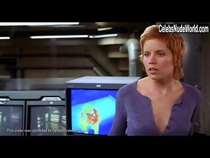 Kim Dickens in Hollow Man (2000) 20