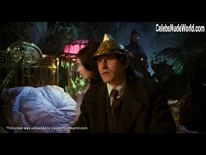 Bozena Adamek in Sanatorium pod klepsydra (1973) 16