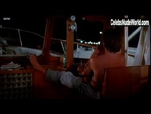 Betty Assenza in L'annee des meduses (1984) 4