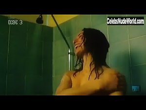 Barbara Nola in Nebo sateliti (2000)