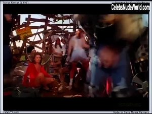 Bella Compagna in Terror Firmer (1999) 15