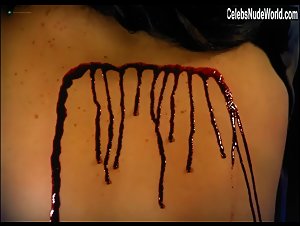 Beatriz Baron in La maldicion de la bestia (1975) 17