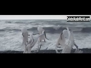 Camilla Lehmann in Azurit: Stay (music video) (2014) 10