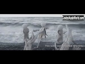 Camilla Lehmann in Azurit: Stay (music video) (2014) 7