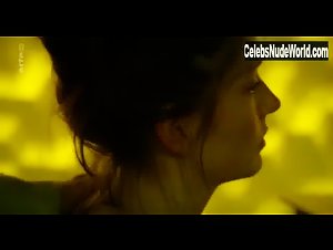 Camille Voglaire in Transferts (series) (2017) 9