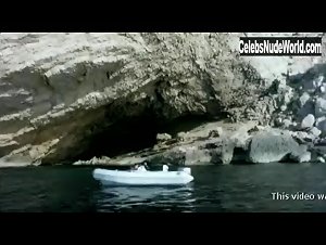 Adriana Dominguez Beach , boobs In El sueno de Ibiza (2002) 16