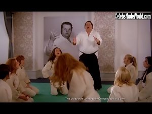 Agnete Wahl Public Nudity , Perfect Butt In Takt og tone i himmelsengen (1972) 12
