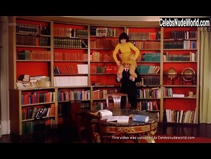 Agnete Wahl Public Nudity , Perfect Butt In Takt og tone i himmelsengen (1972) 15