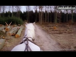 Agnete Wahl Public Nudity , Perfect Butt In Takt og tone i himmelsengen (1972) 18