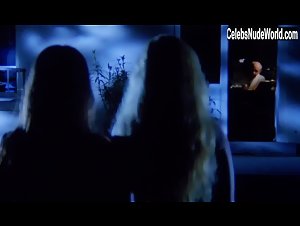 Alexandra Pic in Les deux orphelines vampires (1997) 13