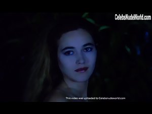 Alexandra Pic in Les deux orphelines vampires (1997) 14
