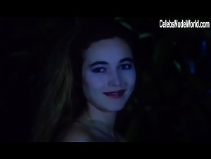 Alexandra Pic in Les deux orphelines vampires (1997) 15