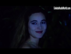 Alexandra Pic in Les deux orphelines vampires (1997) 16