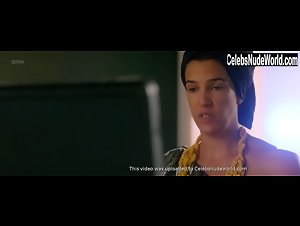 Alice David in Demi soeurs (2018) 17