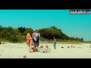 Alicia Endemann in Ma famille t'adore deja (2016) 5